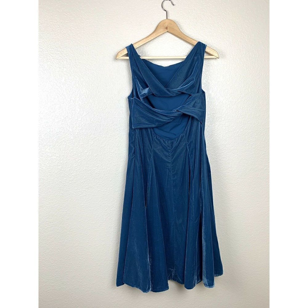 Gal Meets Glam Christine Velvet Twist Back Dress - Picture 3 of 7